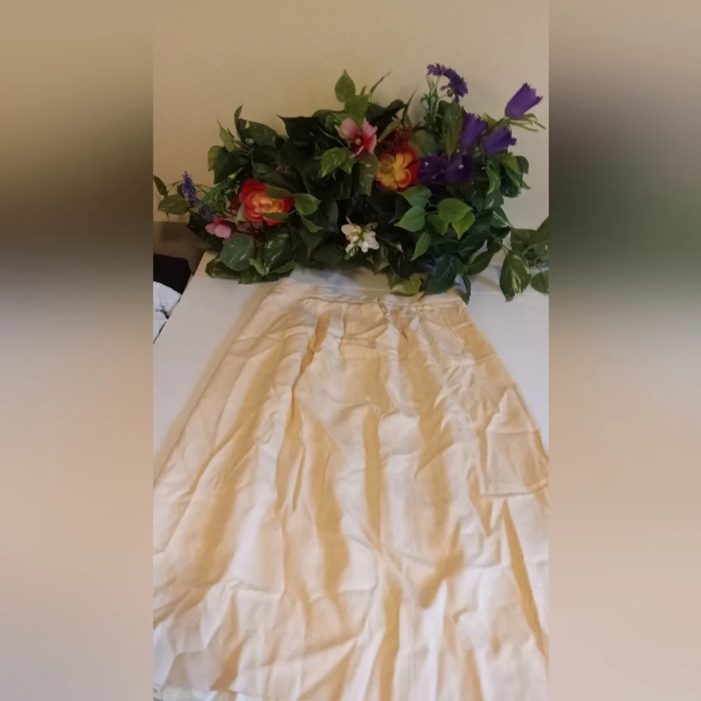 Christian Dior Pale Yellow Skirt & Blazer Suit- Sizes: Jacket Sz: 10-Skirt Sz:12